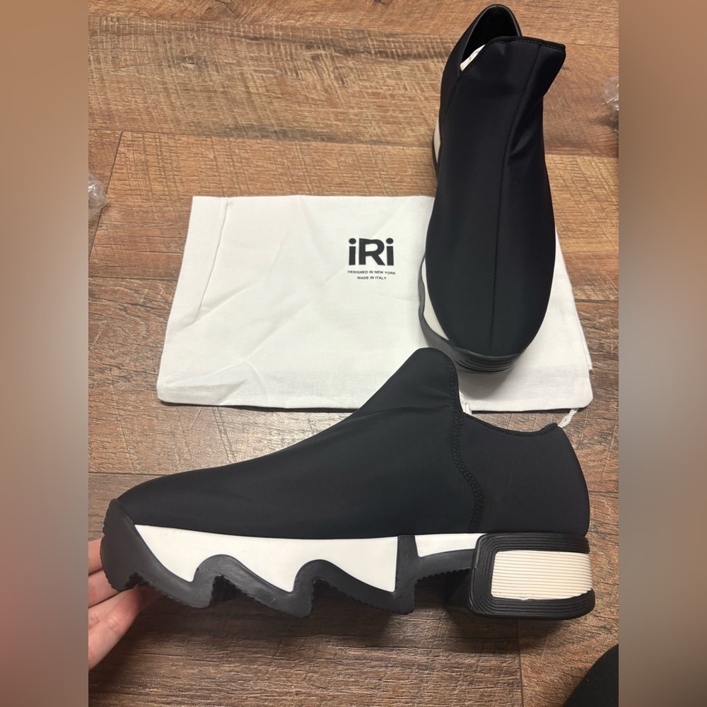 New iRi NYC Wes I Black Outline Low Top Sneaker Size 41 - Picture 2 of 6